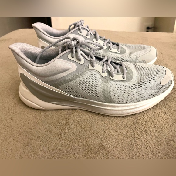 Like New Lululemon Blissfeel Run - Women - Picture 6 of 7